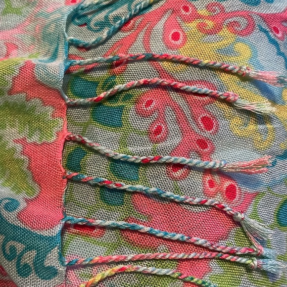 Lily Pulitzer Checking Gecko Print Scarf. - Picture 3 of 4
